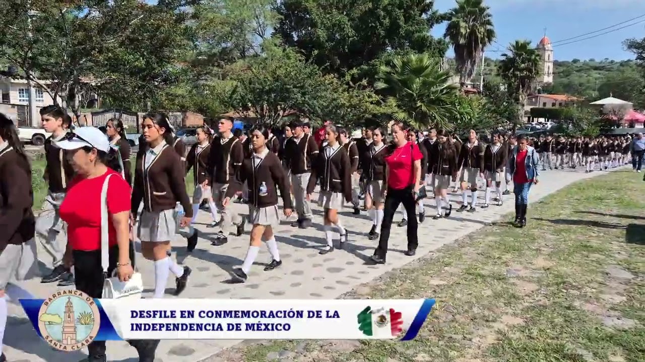 Desfile para conmemorar la independencia en Barranca de Santa Clara 2025