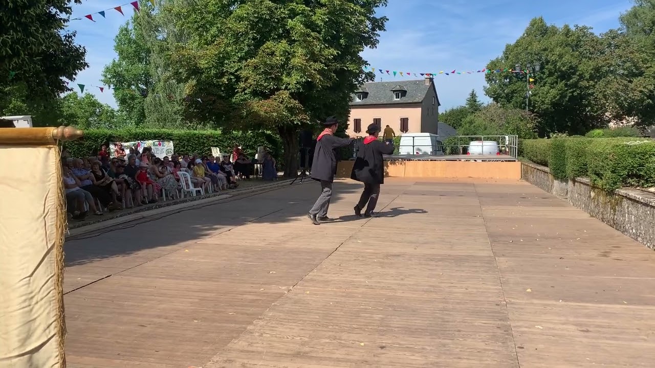 Bourrée des 5 noisettes avec Les Clavélous  à Cabanès 12