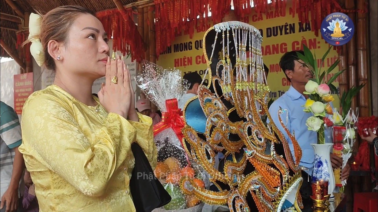 21 ] Mẹ Mẫu Tiền Giang: Phật Tử Sài Gòn Về Đảnh Lễ Dâng Lên Mẹ Mẫu Bộ Áo Mão