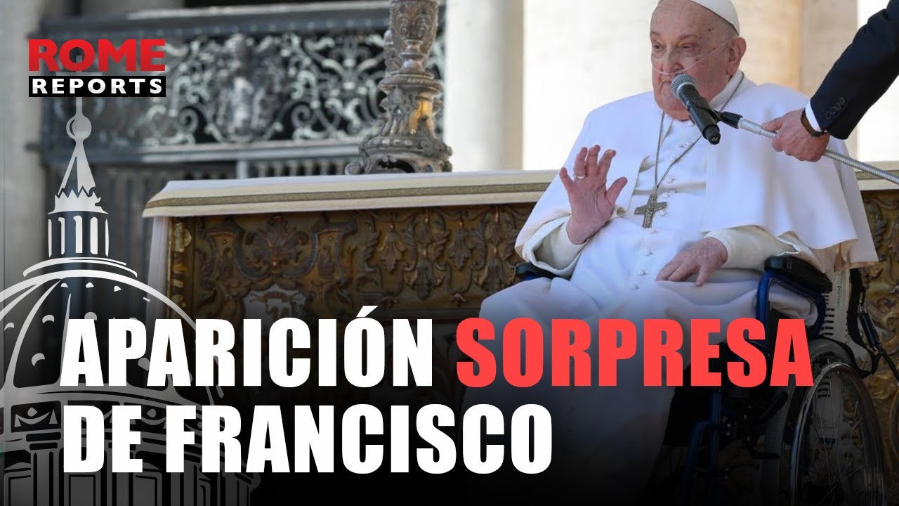 Momento de la aparición sorpresa de Francisco en la plaza de San Pedro