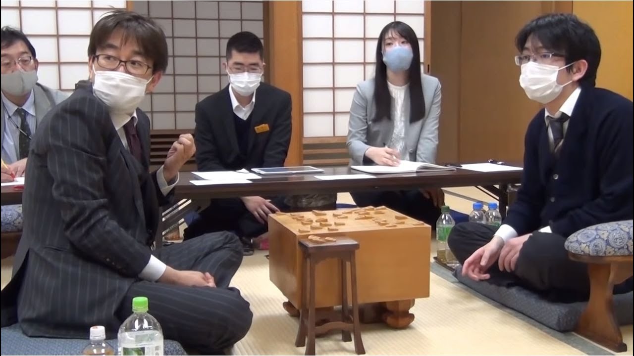 AIは勝勢、羽生善治九段「えっ、そうなんですか」～豊島将之竜王が勝利・感想戦～【第79期将棋名人戦・A級順位戦】＝河野通高撮影