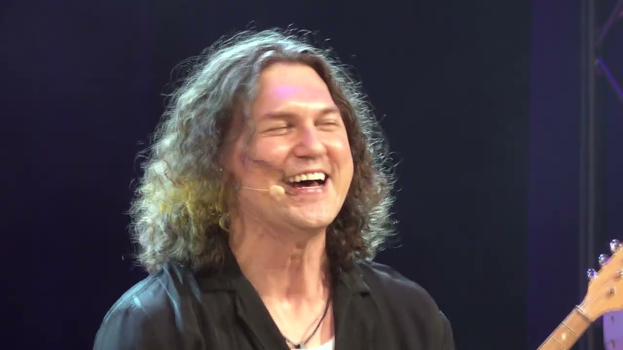 Бардин поёт и танцует - У Реки Сирень Цветёт (Александр Бардин - Нина Федорович)  Подольск 12.12.25