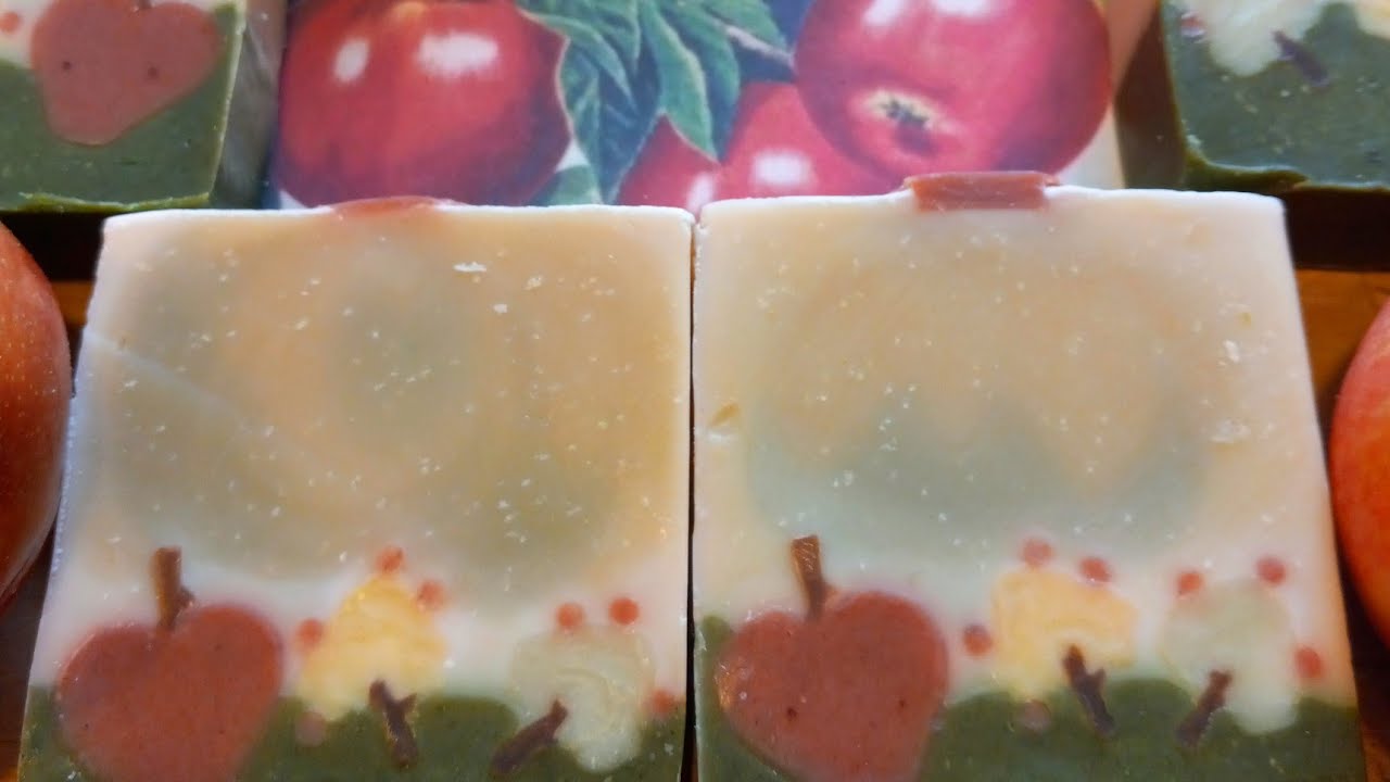 Making Apple Orchard Soap with all natural colors 🍏🍎🌳