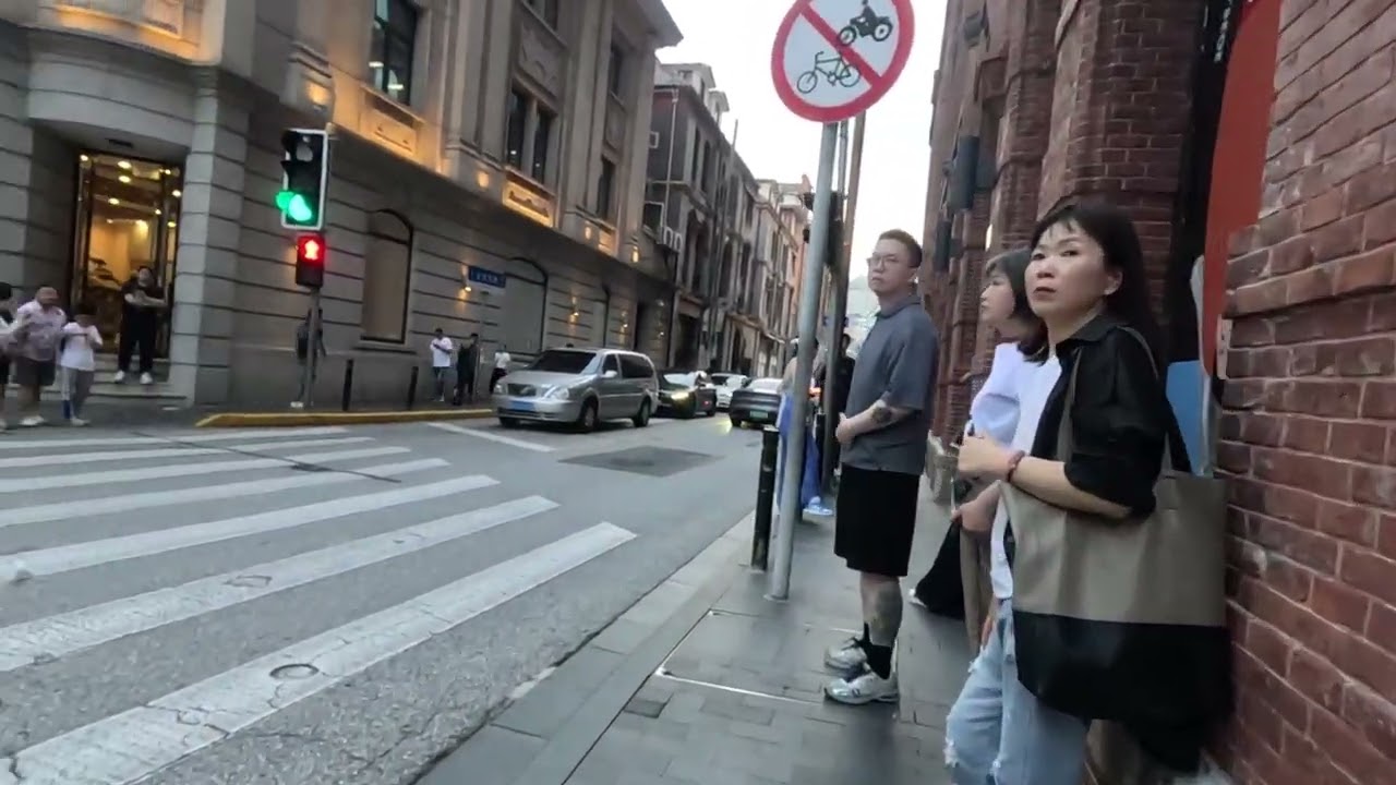 GX011232-Shanghai Suzhou Creek streetscape besides North Bund (上海)