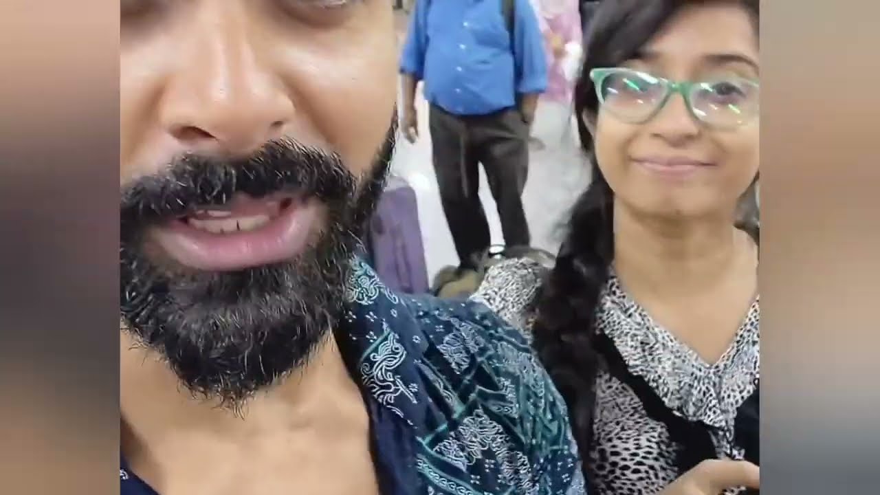 তনুশ্রী প্রথমবার পদাতিক এক্সপ্রেসে উঠলো। ✅