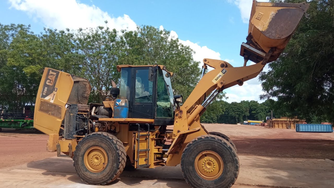Cat 938H, não achei que estaria assim… (suja)