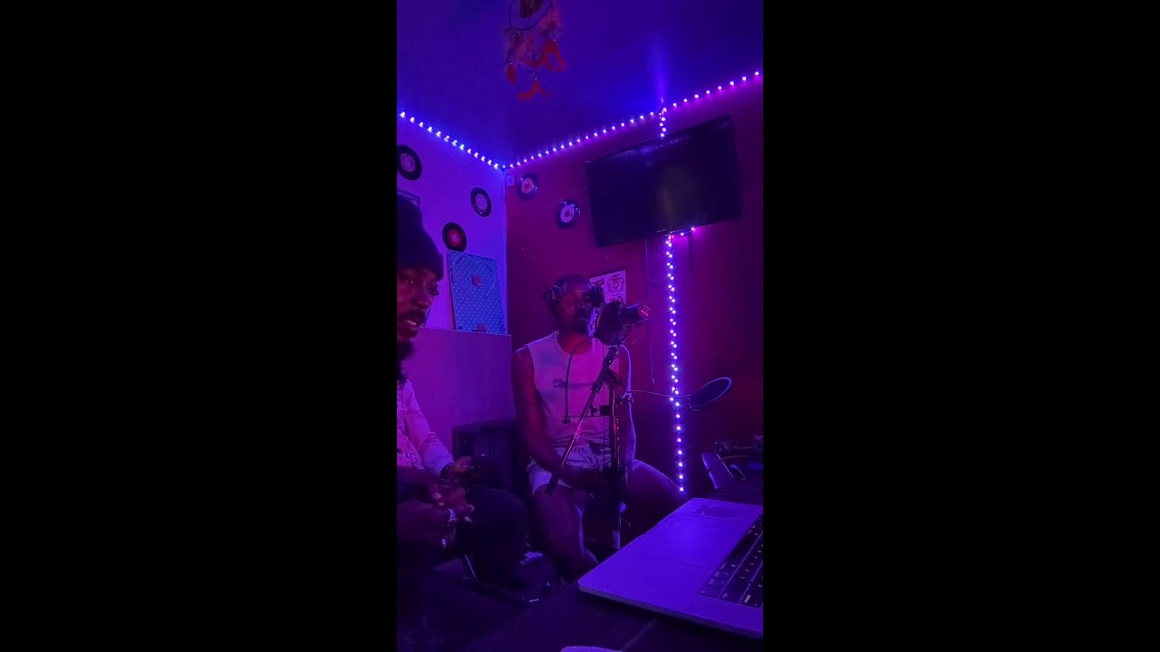Live streaming of Night_Runnaz