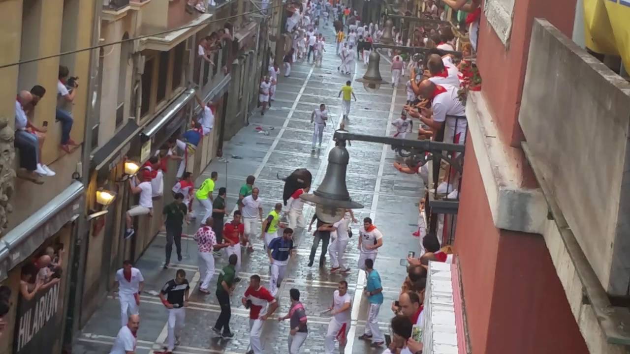 Peligroso encierro día 8 san Fermín 2016 cebada gago