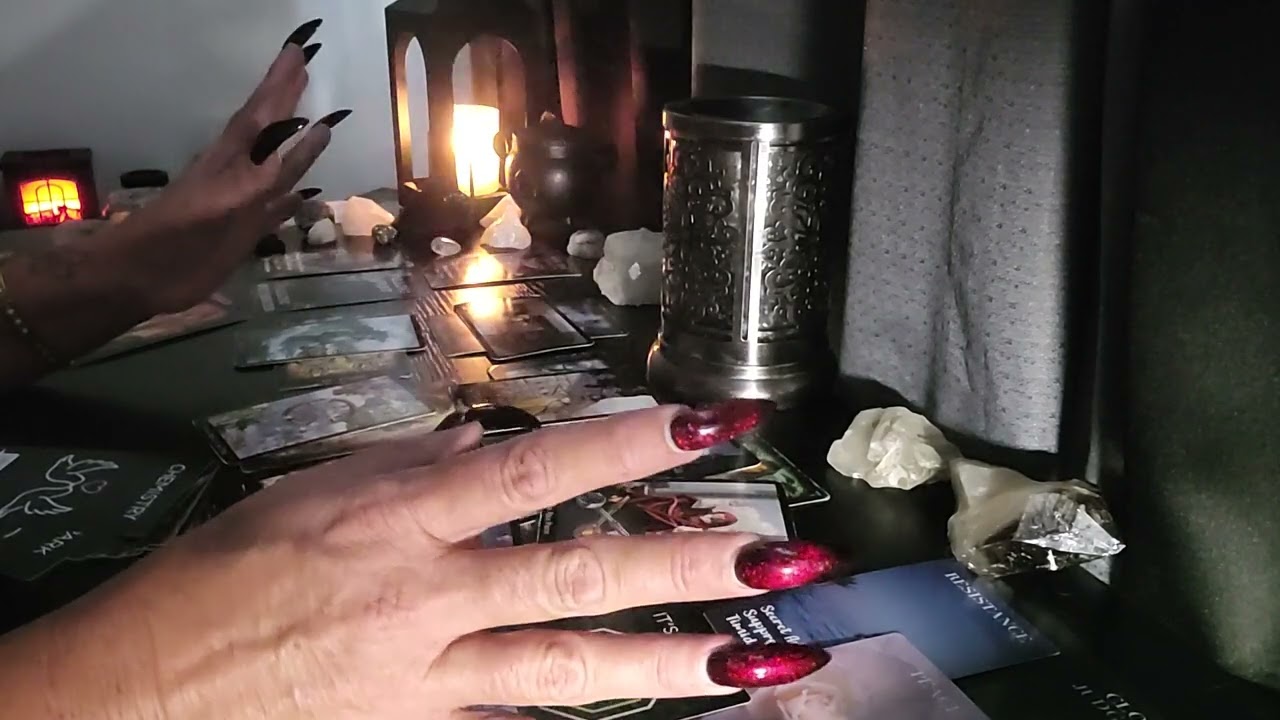 Овен ♈️ Что-то мешает вам читать 👁