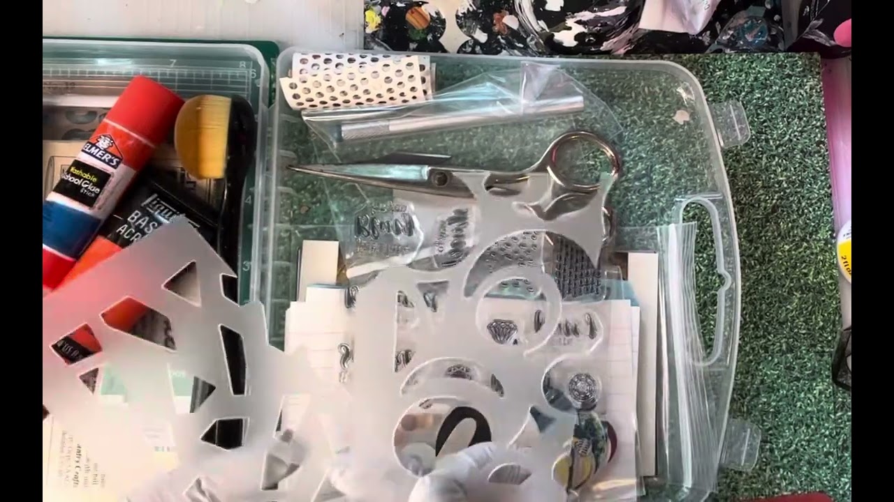 What’s in my mixed media travel kit? #VacationTips #CraftIdea #DollarTree #dollartreediy #MixedMedia