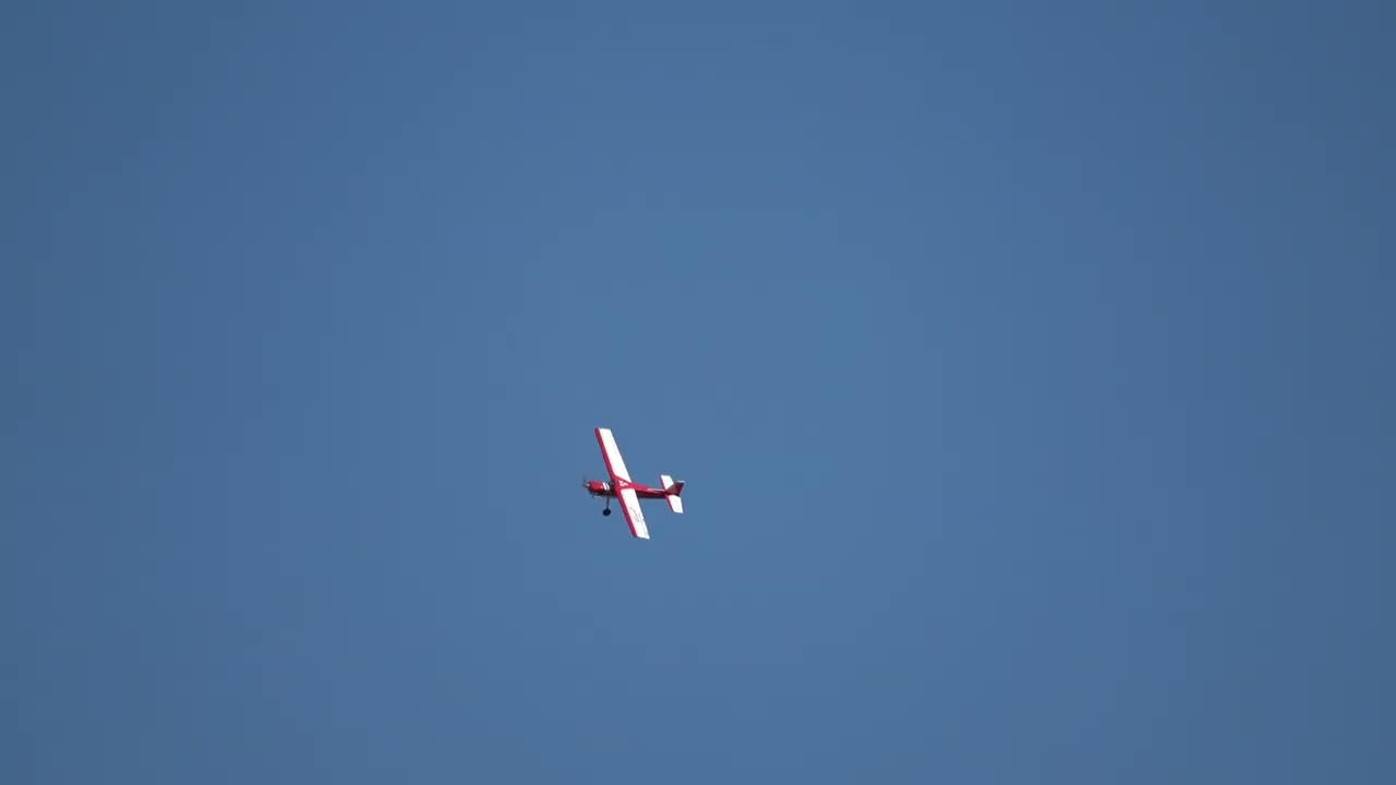 Pete Flying Hangar 9 Valiant with DLE 20
