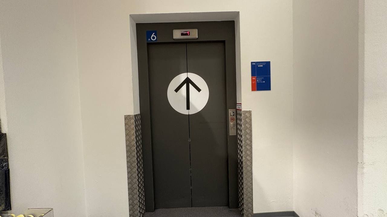 1994 Hübschmann (mod.) hydraulic Elevator (2) at IKEA in Kassel