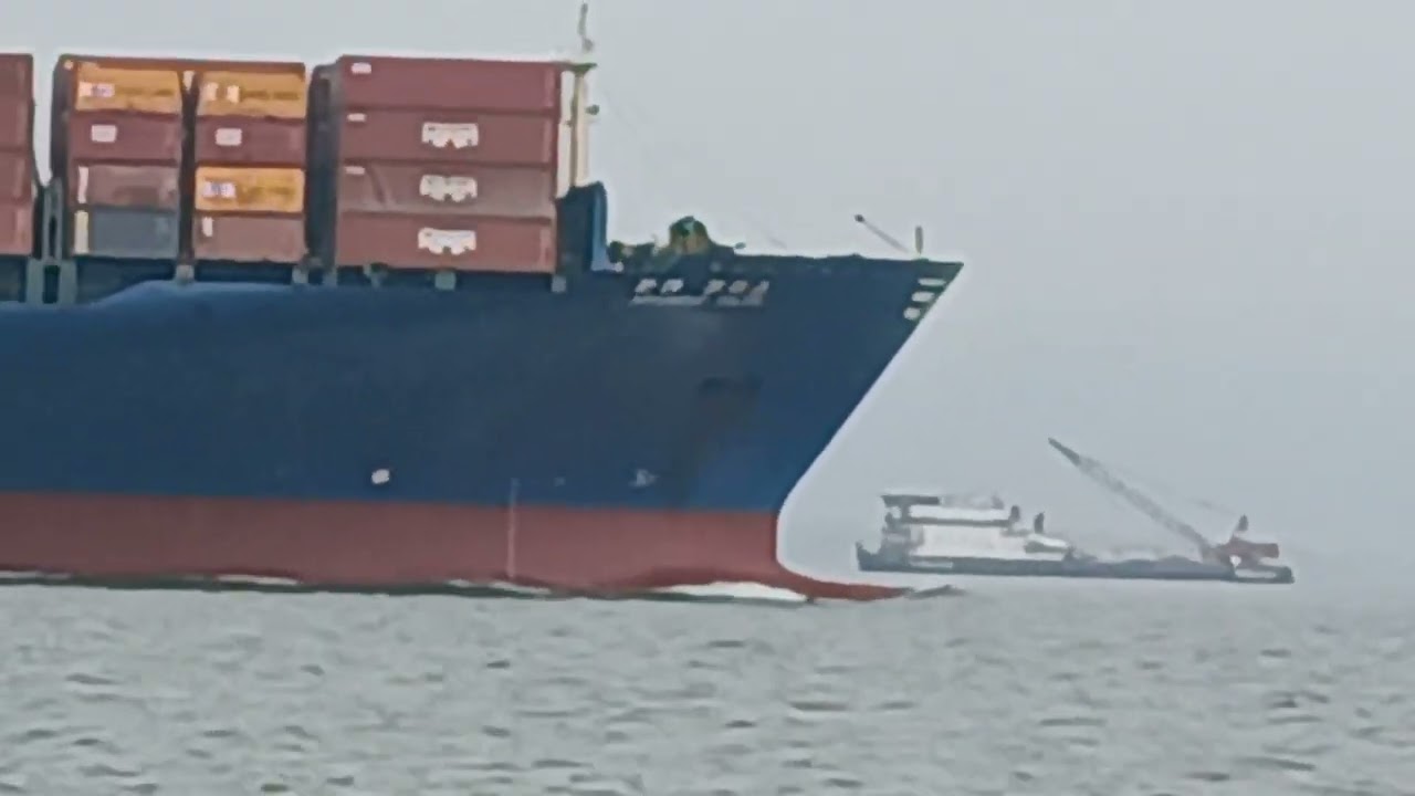 Cargo ship leaving Mumbai port, sailing to its destination in the arabian sea.