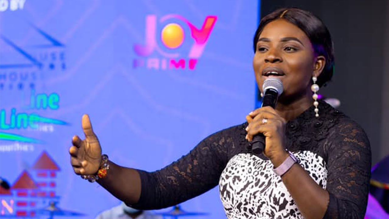Local Worship Medley with AWURAMA AHINFUL || Immerse Your Spirit in the Lord's Presence🔥🙏