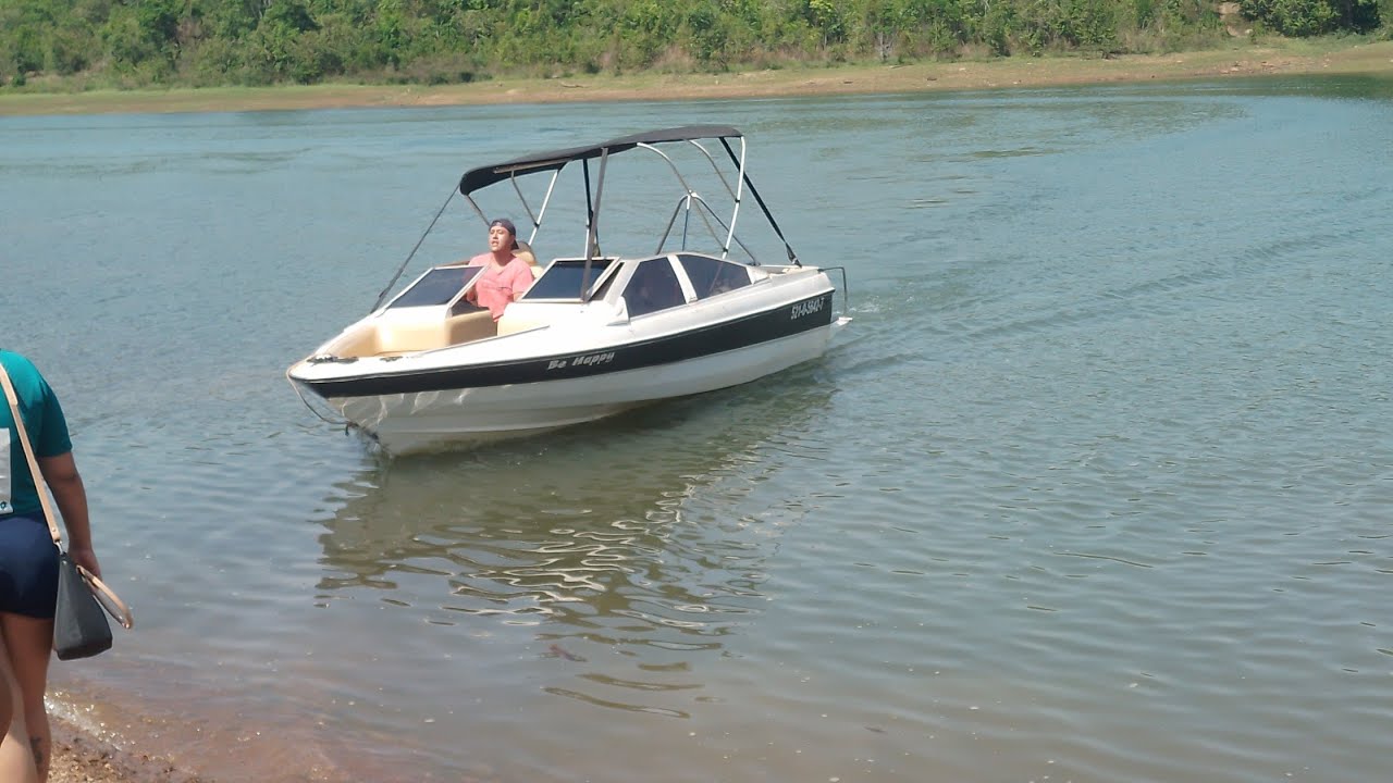 De lancha no  lago Corumbá 4 alexania- julie gresia 