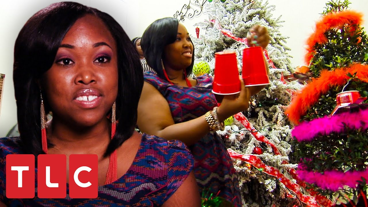 Mulher usa materiais coletados no lixo para decorar sua árvore de Natal | Muquiranas | TLC Brasil