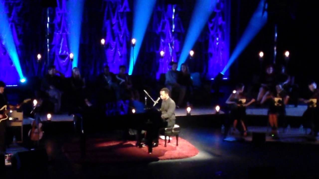 John Legend - Dancing In The Dark (Live)