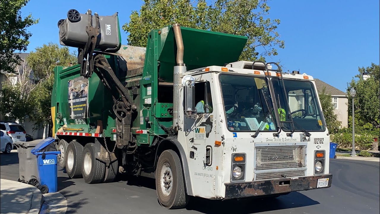Waste Management Revving McNeilus AFE Side Loader Garbage Truck on Recycling