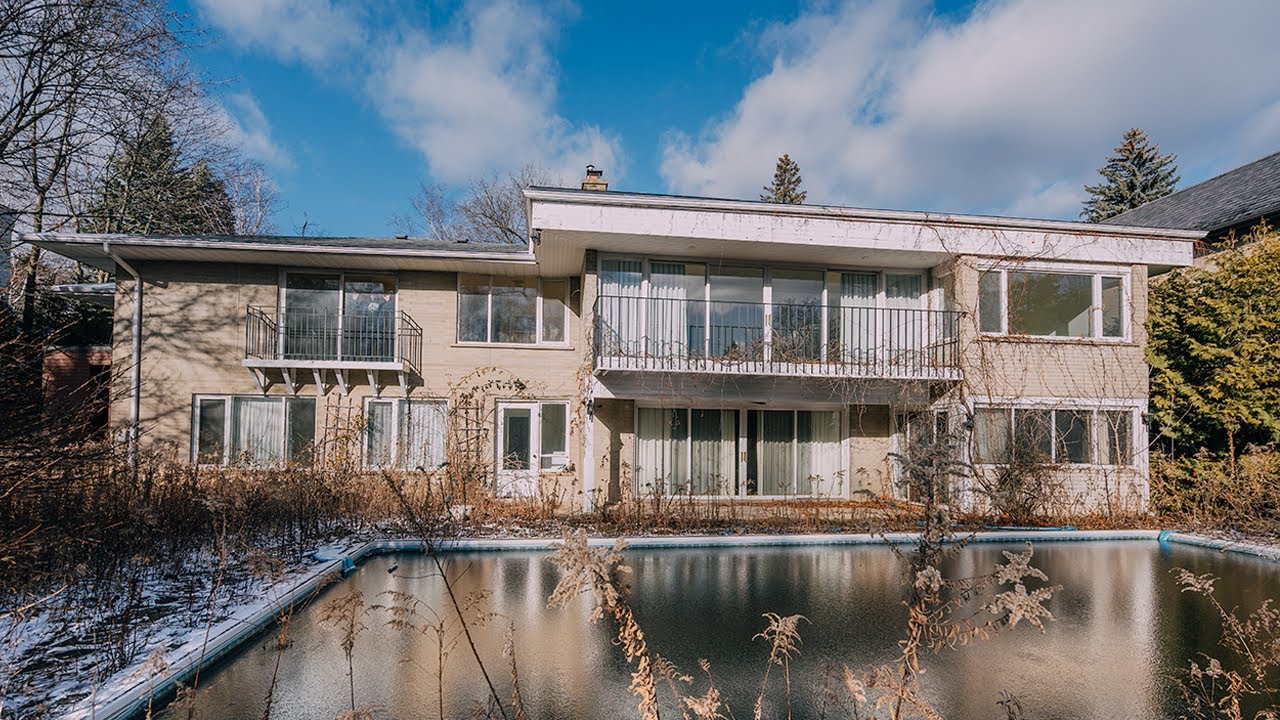 Gorgeous ABANDONED Early 1960's Mid Century Bungalow | HOW CAN THEY DEMOLISH THIS???