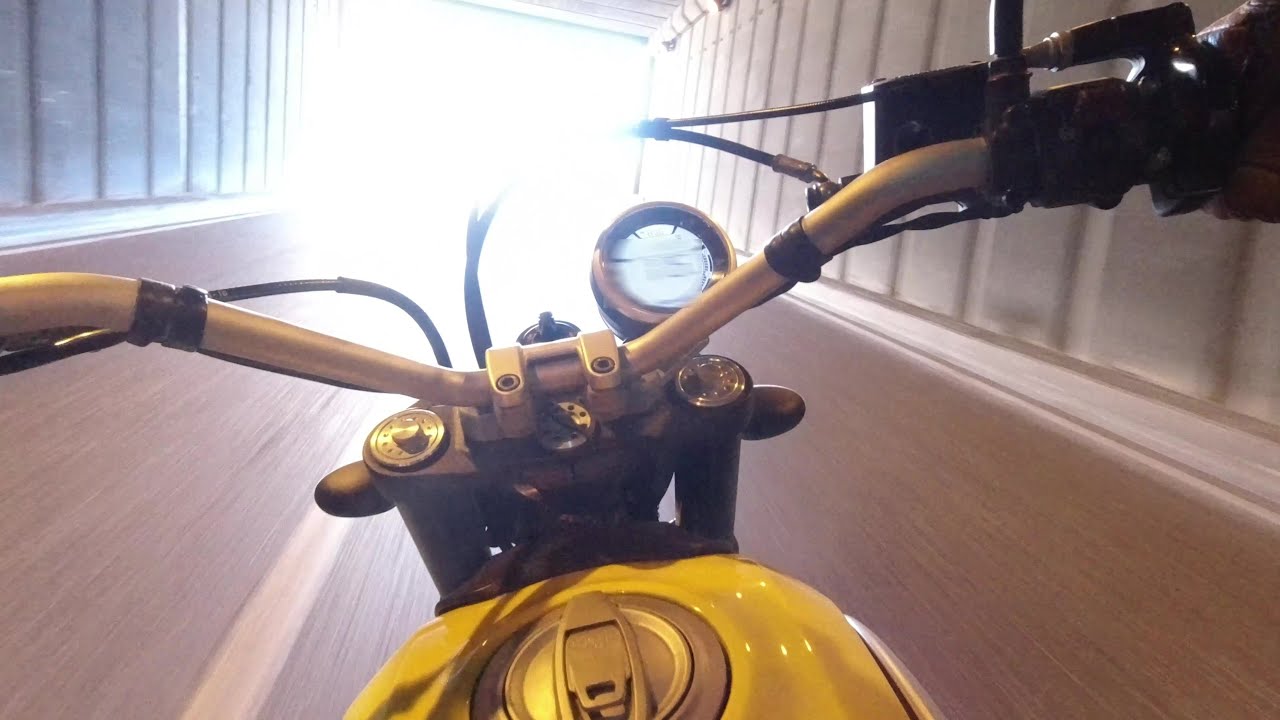 Commuting to work with the DUCATI SCRAMBLER 800
