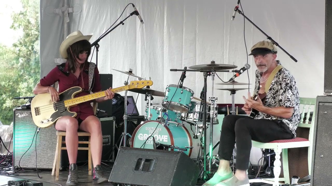 The Great Vince Lee with Sophie Lord at The Bridge Inn, Topsham - 13th August 2022