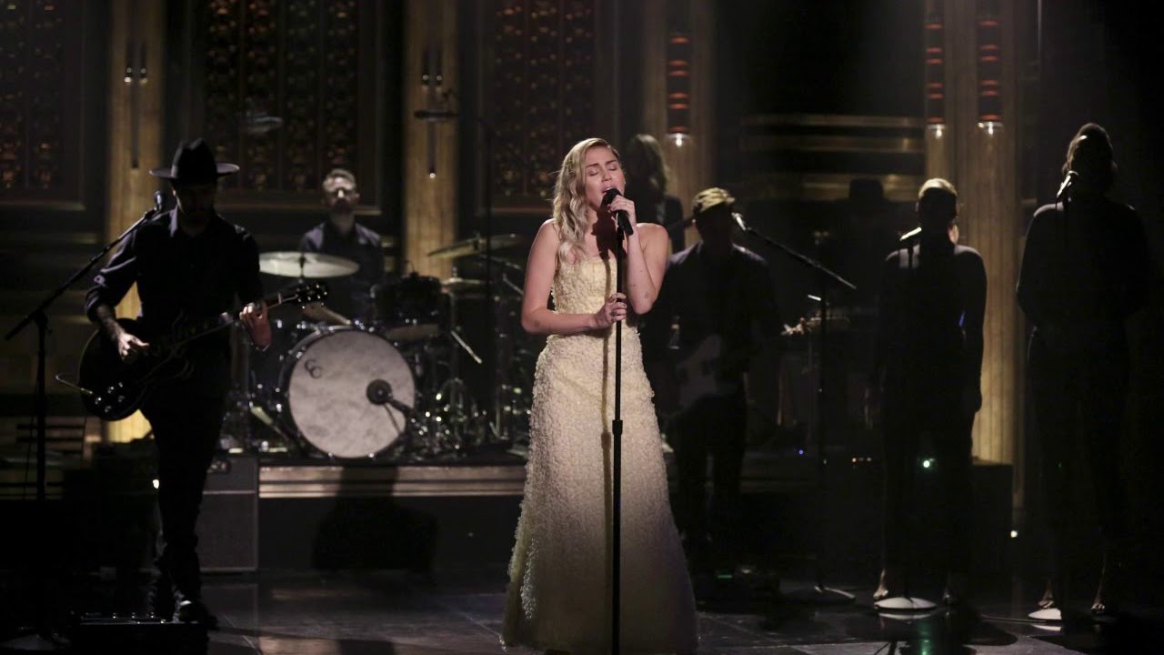Miley Cyrus - The Climb: Live on Jimmy Fallon (Mic Feed)