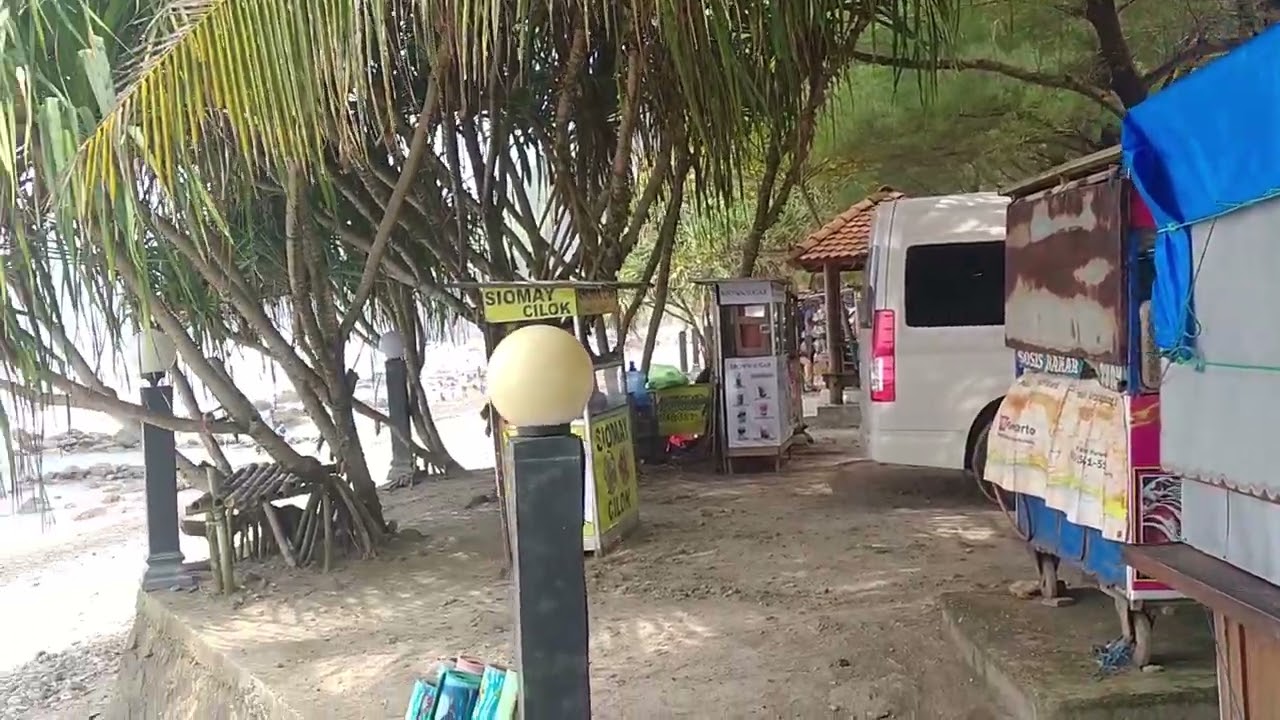 Menikmati Pemandangan Pantai yang Indah