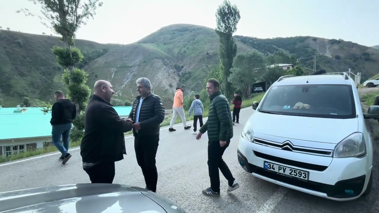 MUŞ DERECİK KÖYÜ'NDE (HAVADORİK) BAYRAM NAMAZI VE GELENEKSEL BAYRAMLAŞMA MERASİMİ