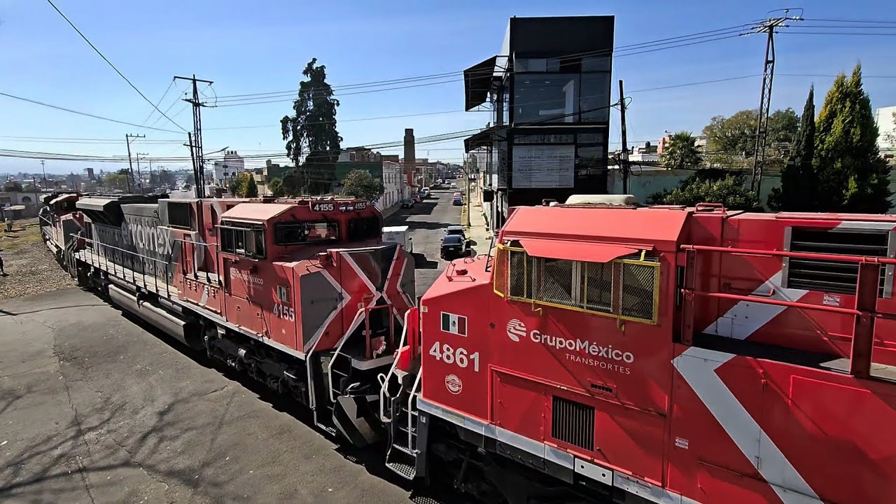 METALERO VACIO IMPONIENDOSE EN APIZACO CON UNA DE LAS SD70ACU #4155 AL VALLE DE MEXICO