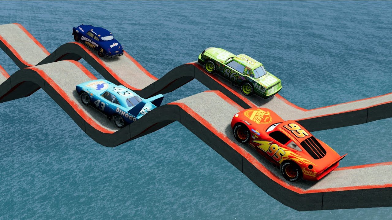 MC Queen против Dinoco против невозможного моста из брёвен и волн — Спасение грузовика и автомоби...