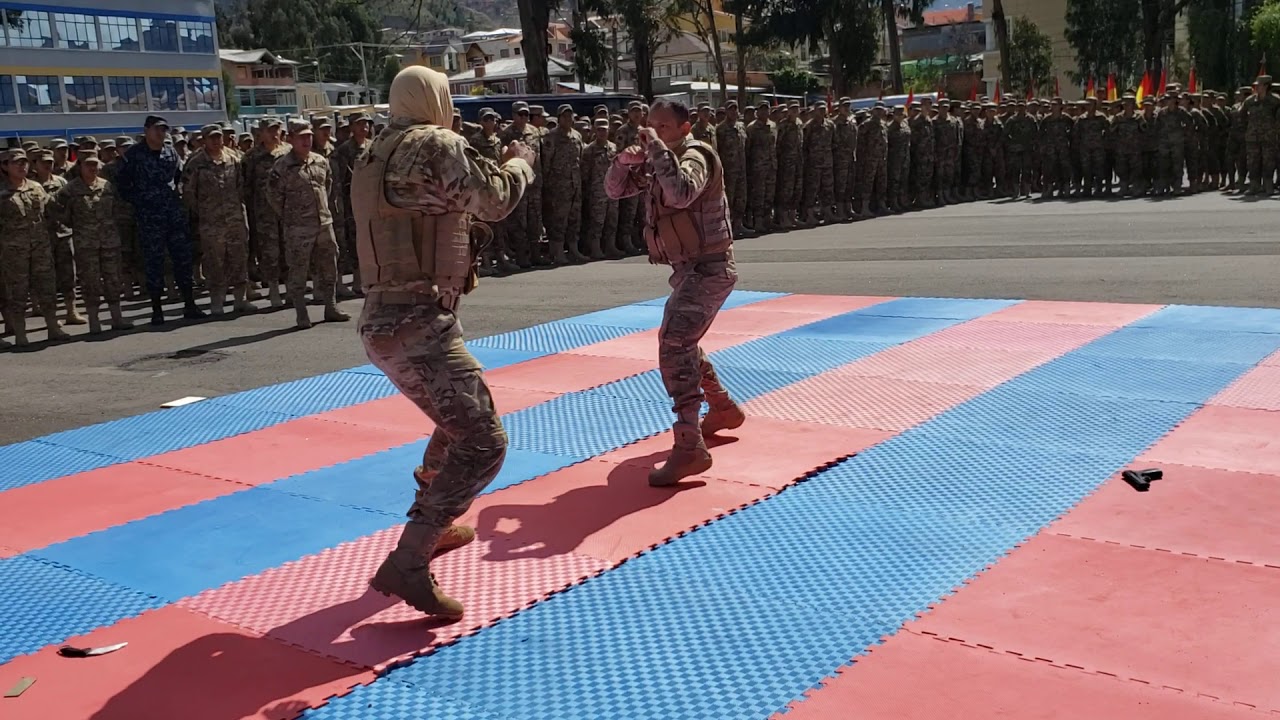 DEMOSTRACION ESCUELA DE ARTES MARCIALES DEL EJERCITO EN LA EMI LA PAZ