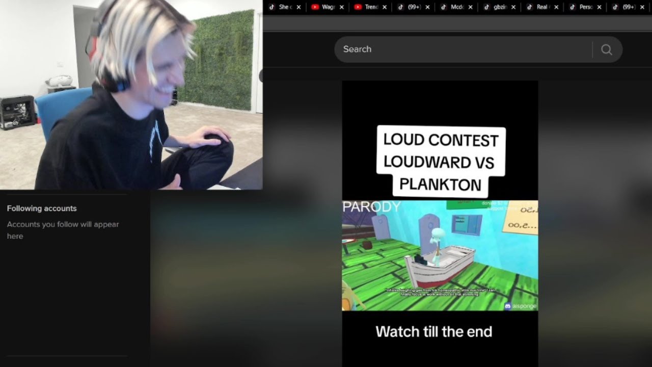 xQc умирает от смеха на шумном соревновании между ИИ Сквидвардом и Планктоном.