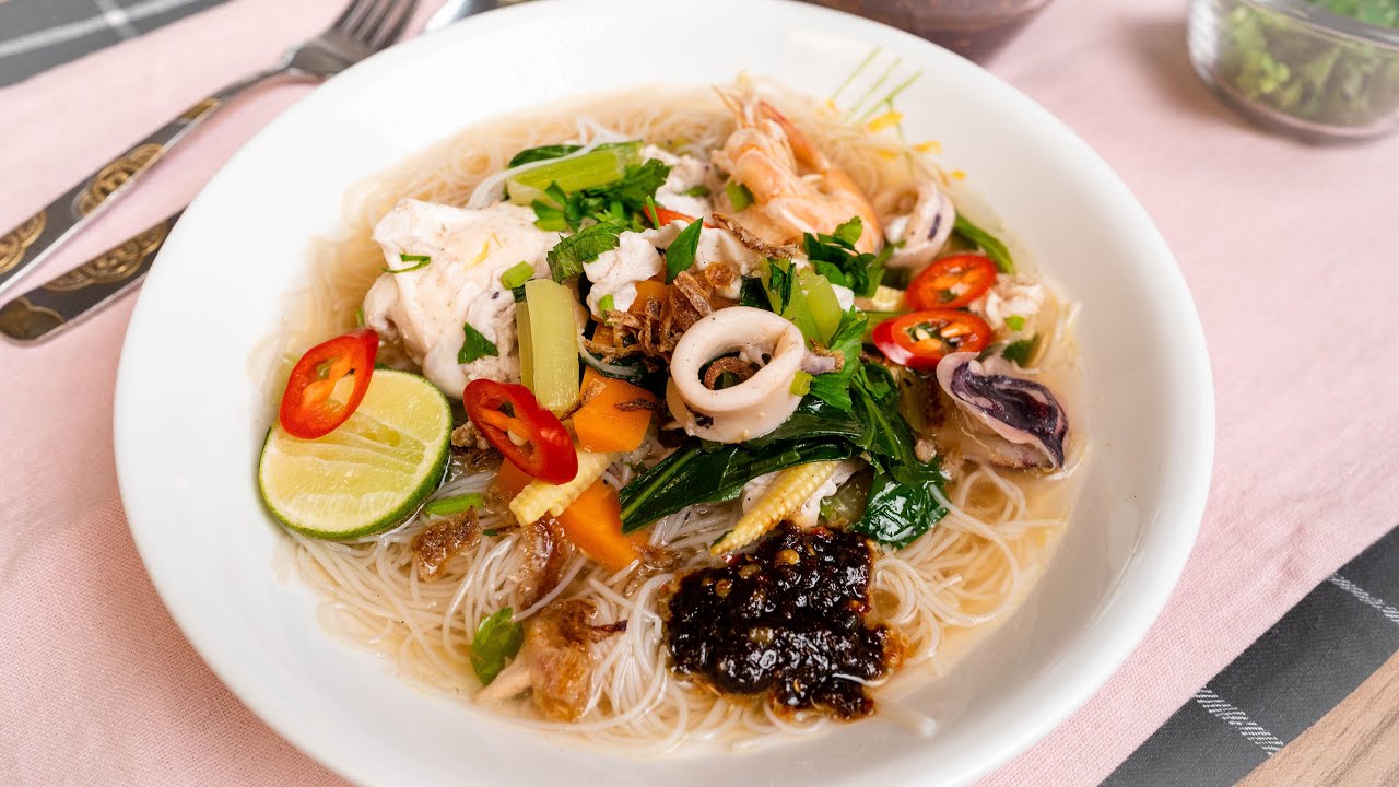 Bihun Sup Ala Restoran Thai dan Sambal Kicap.