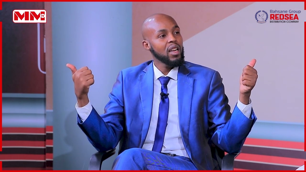 “Waxa jirta sheeko ay dadku hal abuureen, oo ay kaga soo baxeen jannada...” Abwaan Heello