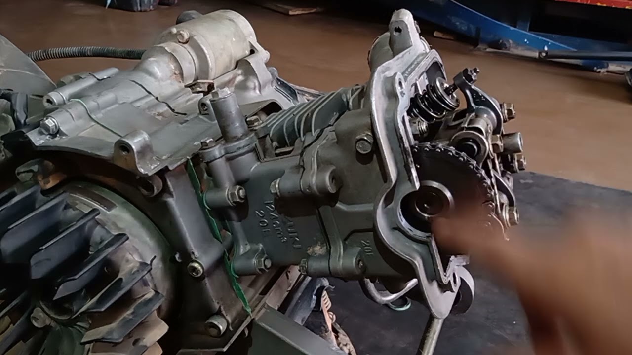 como desmontar a parte de cima do motor da burgman 125 e tirar fumaça