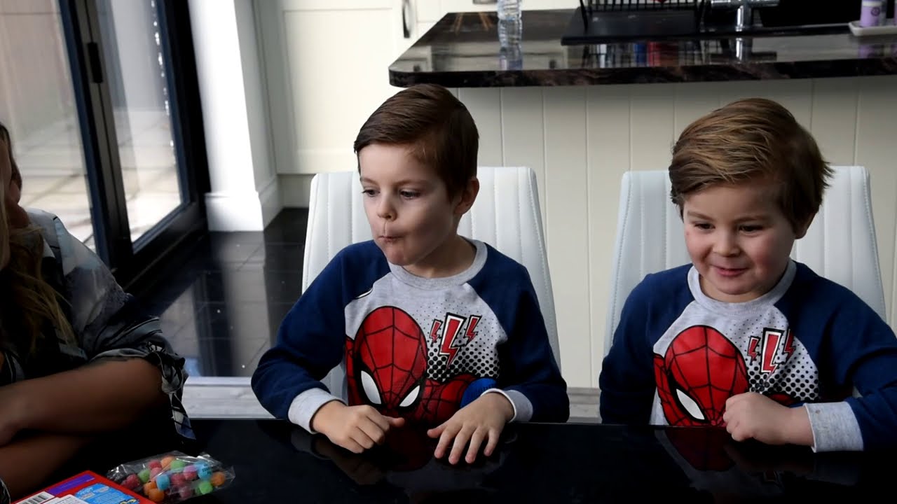 Mum Giving Her 7 Year Old Kid The New Dc Green Arrow Skin Fortnite Bundle After Sour Sweet Challenge