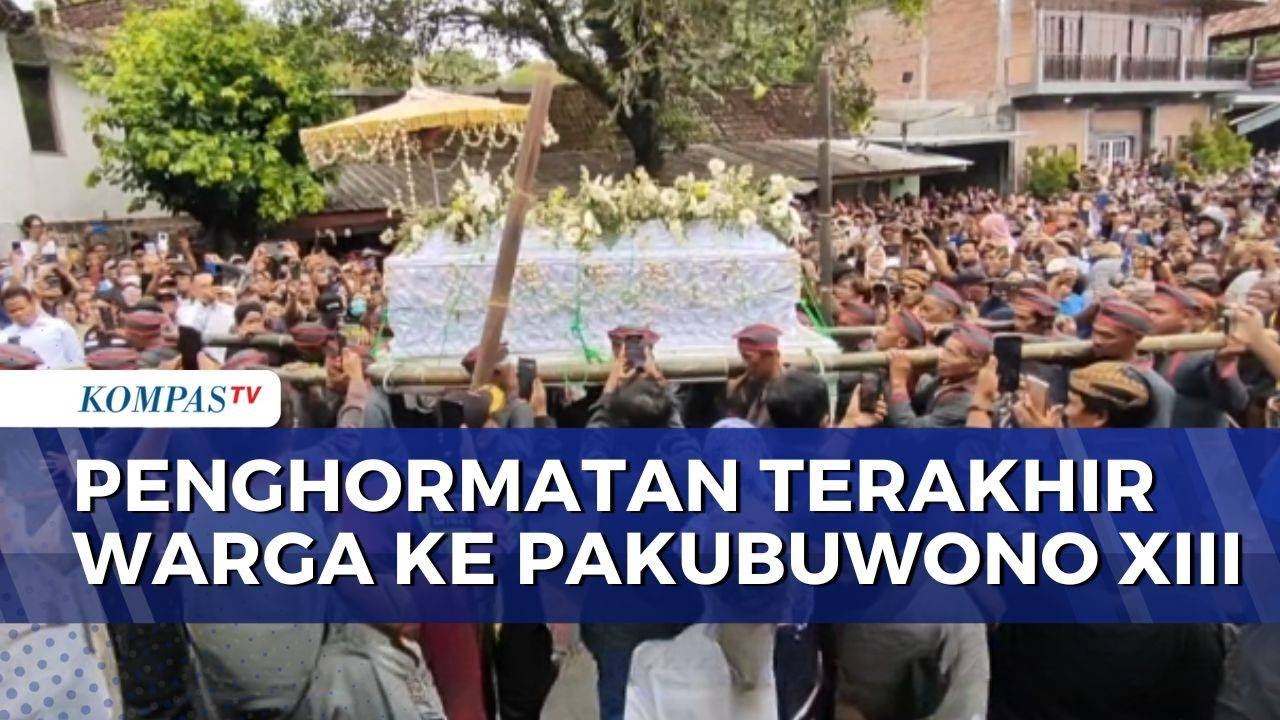 Tumpah Ruah, Warga Iringi Rute Kirab Jenazah Raja Solo Pakubuwono XIII ke Pemakaman | BERUT