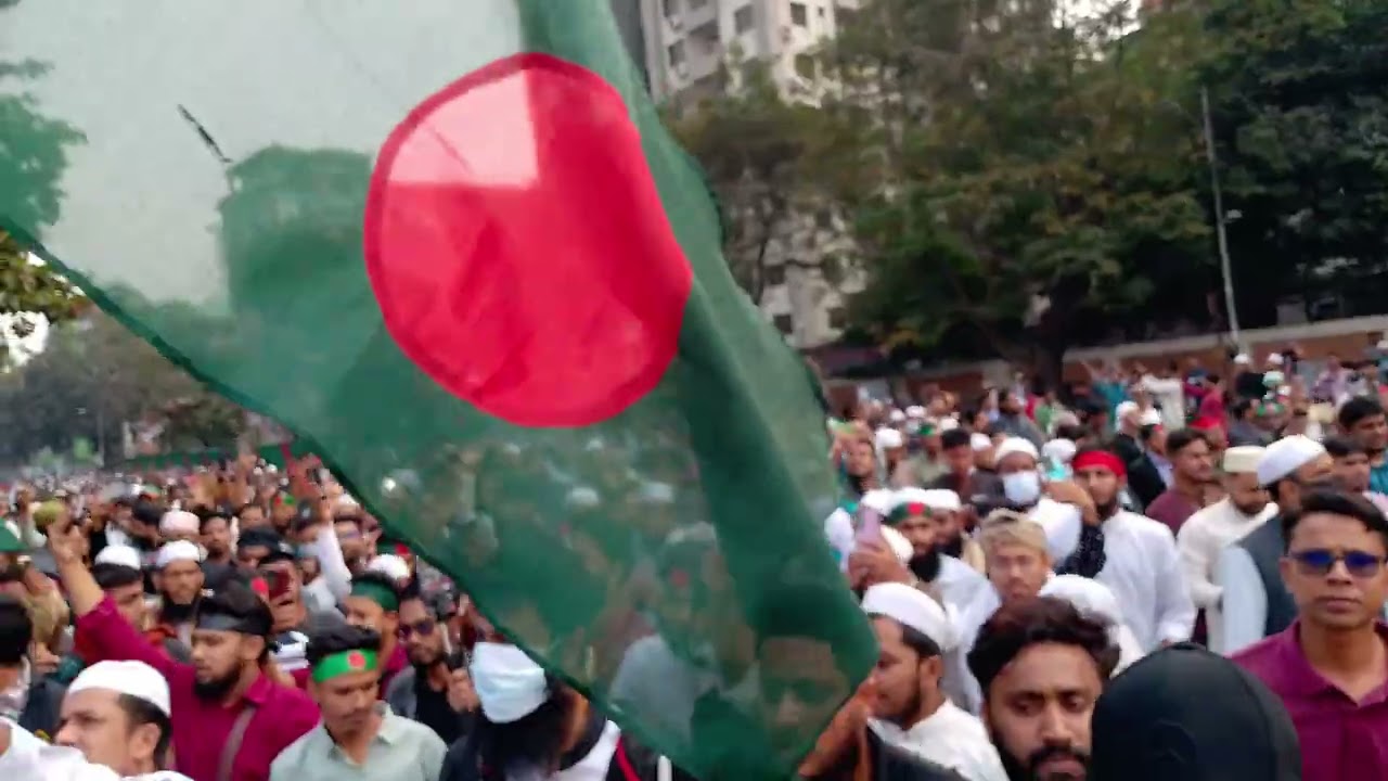 হাদি ভাইয়ের জানাজায় মুসল্লীদের আসার দৃশ্য।