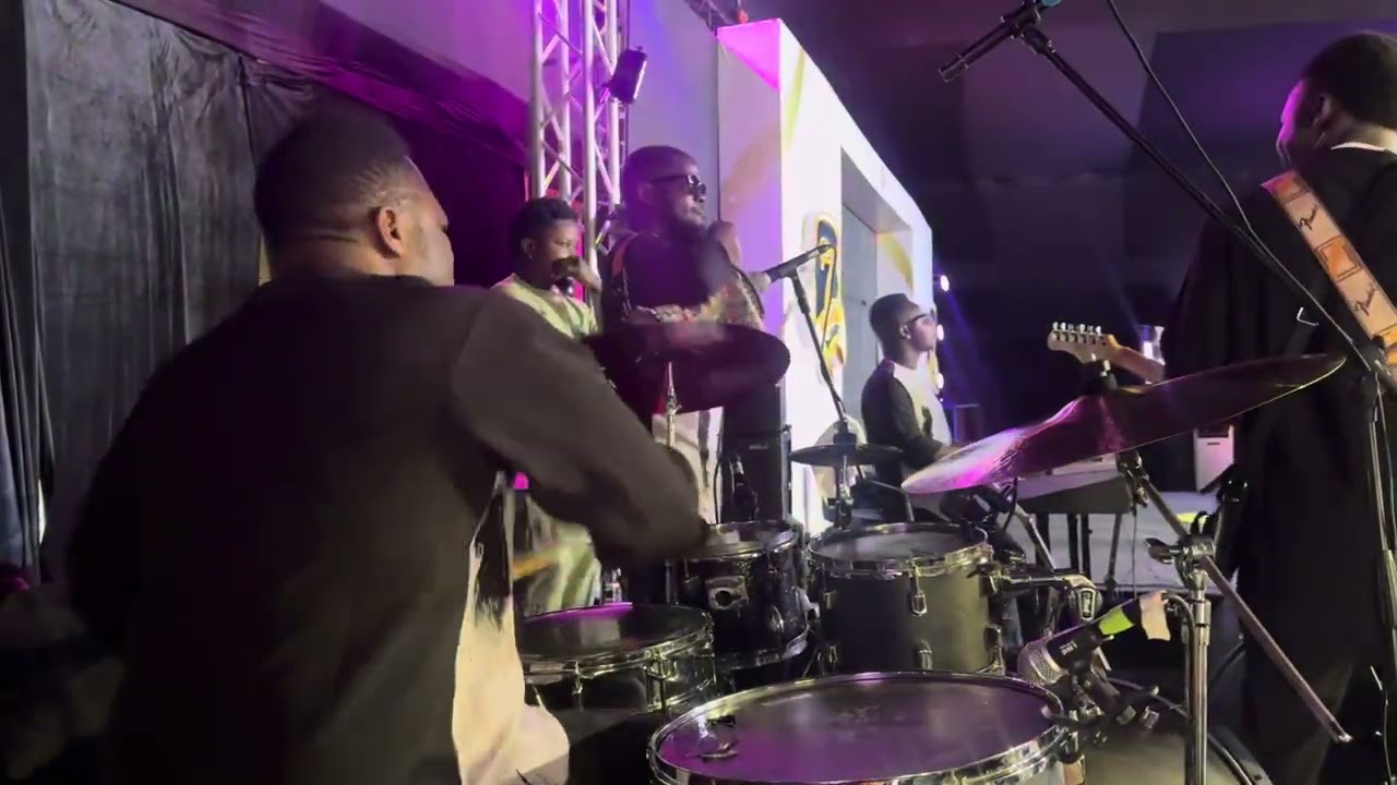 Very hot and powerful praise/ Band cam