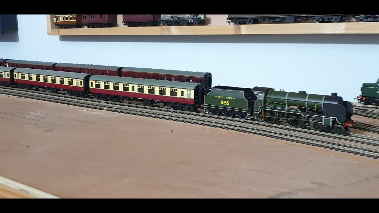 Hornby Schools Repton 926 & Bachmann 9f 92134