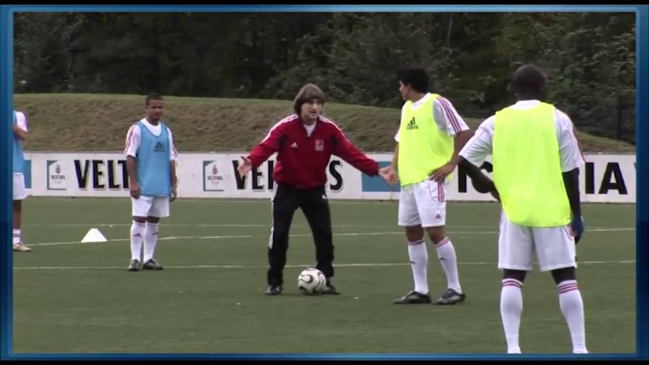 Fussball Training: U19 FC Schalke 04 Angriffsfussball 3 - Spiel in die Tiefe