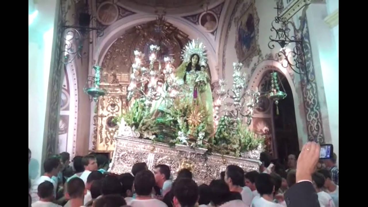 Bajada de Santa María Salomé, entrada en la iglesia.