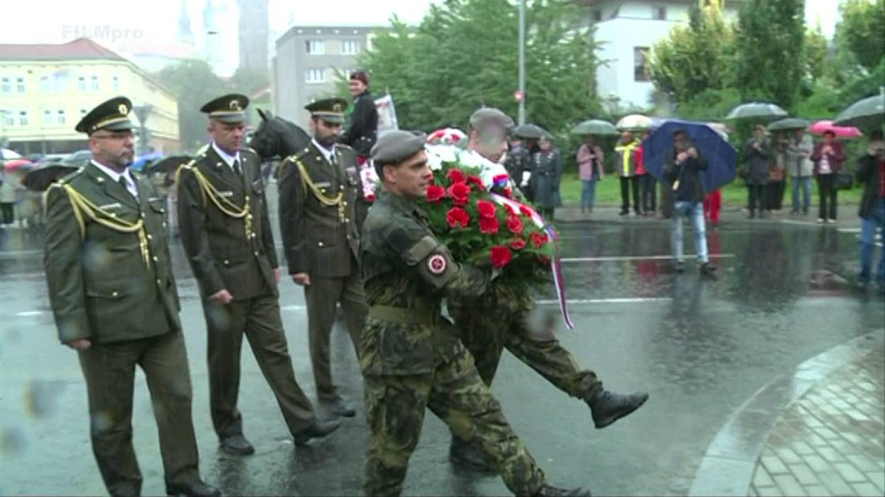 Pamětní deska na klatovských kasárnách