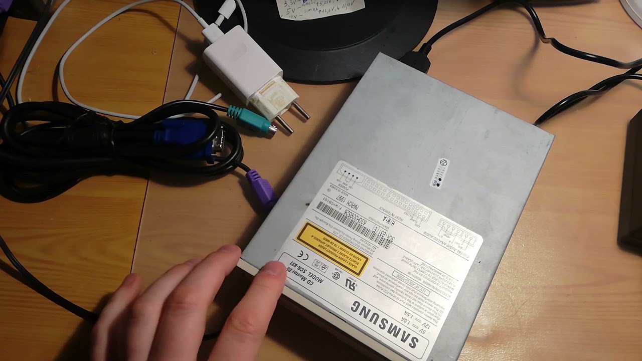 CD проигрыватель из старого CD-ROM 8X 1997 года