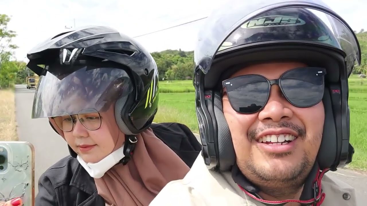 Ajak Istri Sunda Jalan-Jalan Keliling Danau Singkarak, Kabupaten Solok, Sumatera Barat.