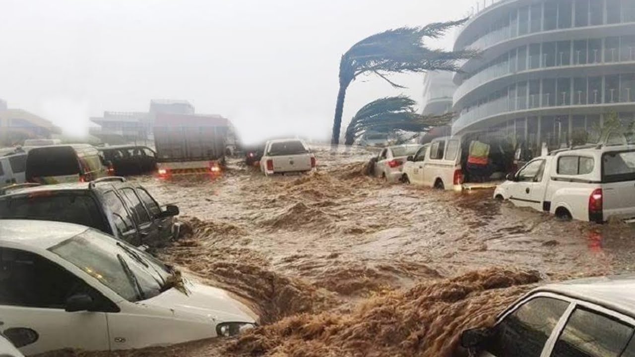 USA storm hits Miami! Heavy rain in Florida causes street flooding