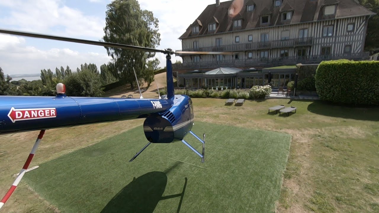 J'atterris sur des dropzones (hélisurfaces) de châteaux en Normandie en hélicoptère Robinson R44