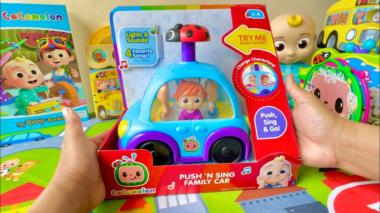 Распаковка и обзор бесшумной игрушки — семейная машинка Cocomelon Push N’ Sing