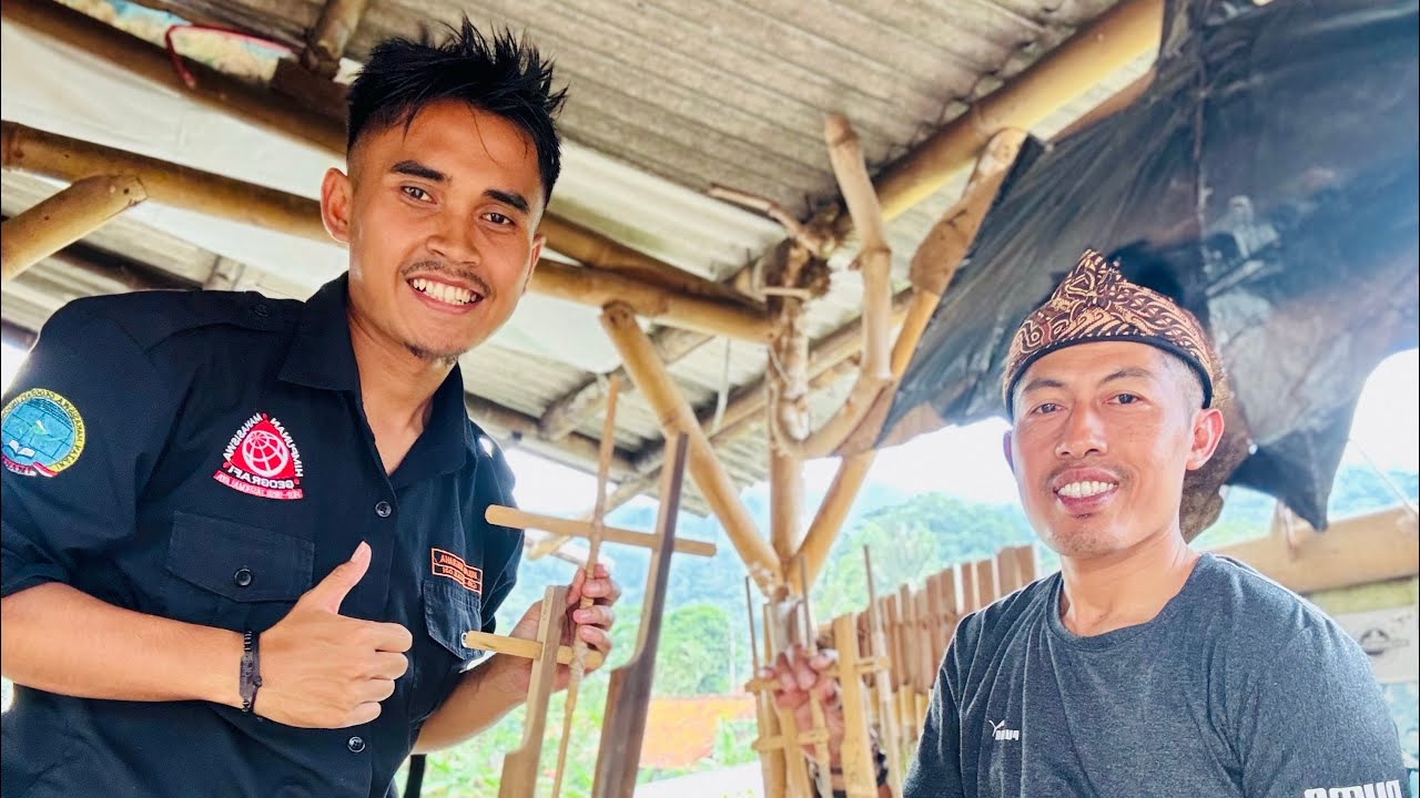 AKTIVITAS PRODUKSI ANGKLUNG DI YAYASAN KAMPUNG ANGKLUNG MANDIRI CIAMIS 