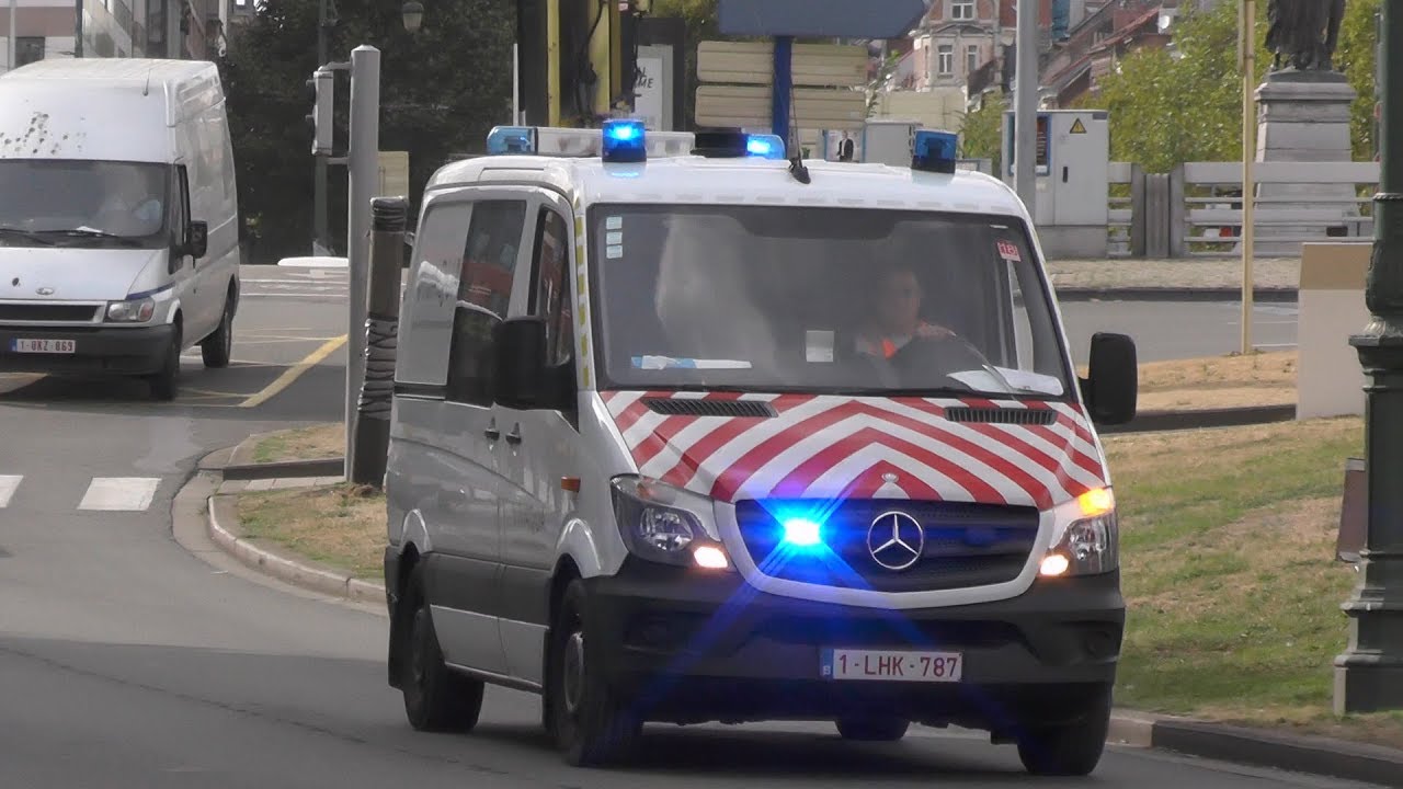 (Staat vast in het verkeer) 2X Vivaqua Waterbedrijf met spoed naar interventies in Brussel